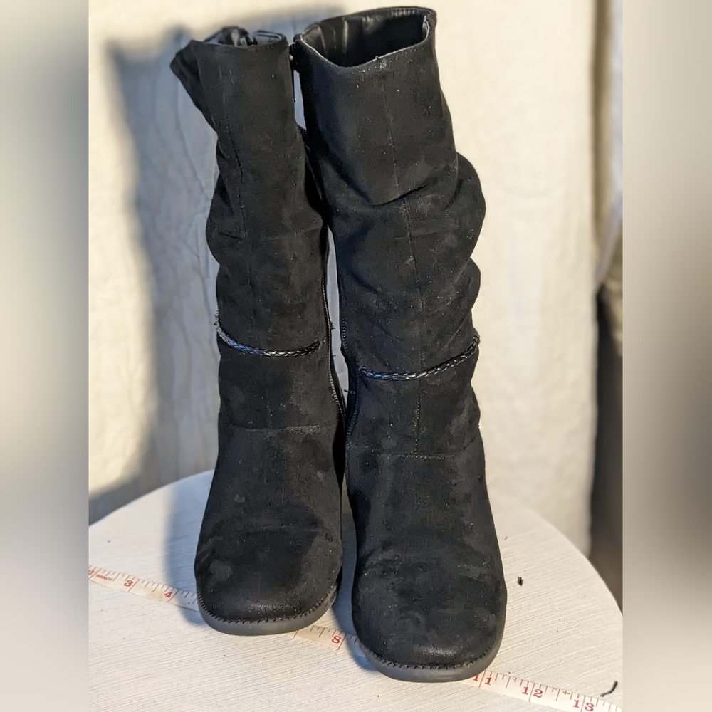 Sketchers Calf high faux suede slouch boots. 3 girls
